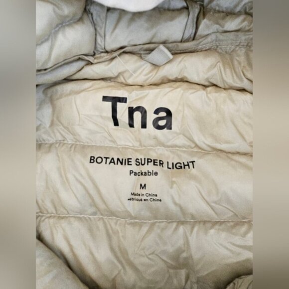 Aritzia TNA Botanie Little Puff Hoodie Jacket. Gray. Size Medium. - Picture 5 of 16